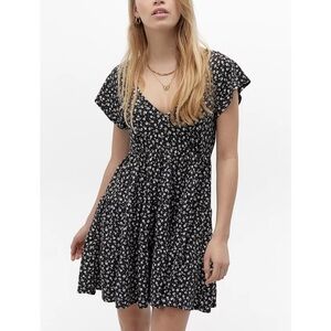 UO Julia Tiered Mini Dress in Black with Mini White Flowers Sz Medium
